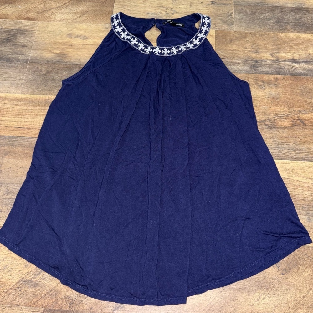 🎀 Cable & Gauge Navy Embroidered Preppy Halter Top – Size Large 🎀 - Picture 2 of 6